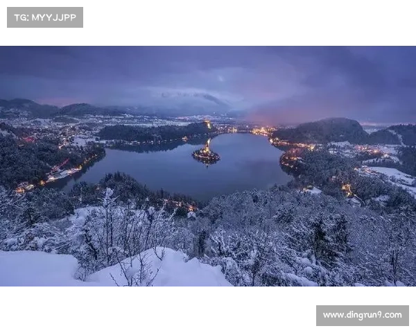 冬日湖畔的宁静探秘之旅感受冰雪世界的纯净与静谧